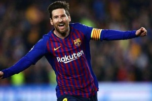  穆西亚拉梅开二度登顶射手榜首  