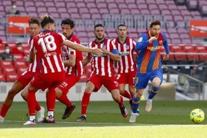  切尔西锋线告急，奥巴梅扬转投巴萨  