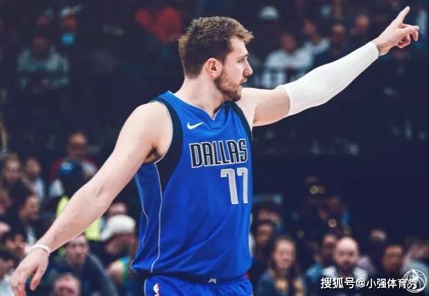  东契奇三双数据率队横扫尼克斯  