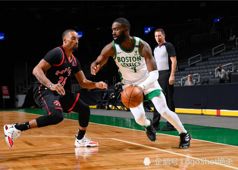  凯尔特人双探花齐爆发，客场掀翻雄鹿  